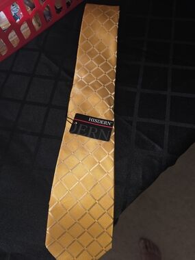 Hisdern Men's Gold Diamond-Pattern Tie